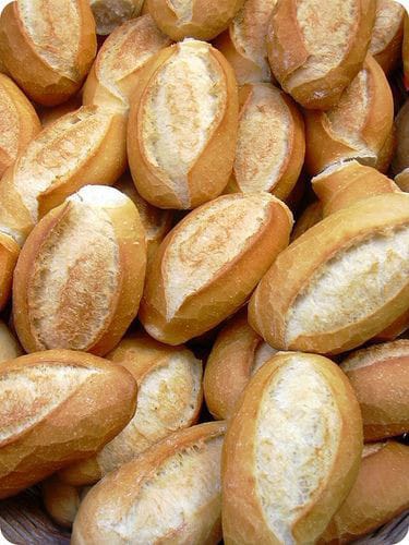 Viviifernande's tweet photo. Por qual nome você conhece esse pão na sua região?

Eu conheço por pão de sal https://t.co/Exwt2omPj7