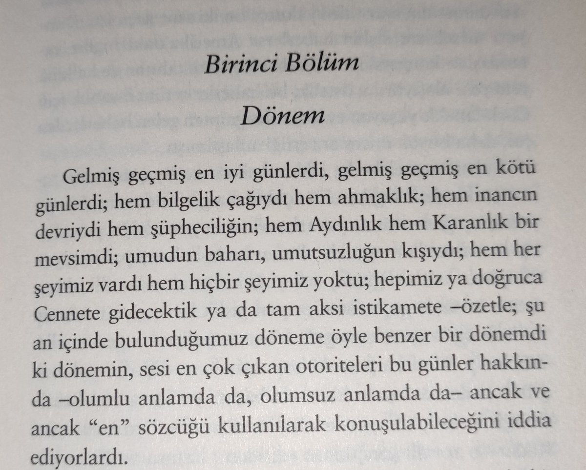 Masumiyet müzesinden sonra girişi en çok hoşuma giden kitap
İki Şehrin Hikayesi