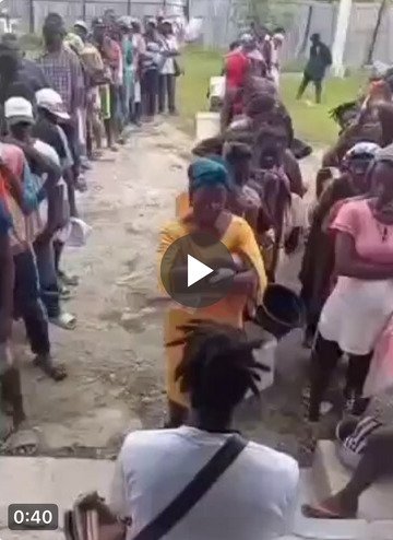 HaitiInfoProj's tweet photo. Terror in Mirebalais: Gangs force the population to work for them 

A harrowing video currently circulating on social media highlights an extremely serious situation in Mirebalais. The images and testimonies contained in this video confirm that armed groups, described by residents as "smoking terrorists," exercise brutal and inhumane control over the local population. These gangs force residents into abject forced labor, subjecting them to arbitrary and inconsistent "rules" under the constant threat of death or massacre.

The video reveals that the influence of these groups extends beyond the imposition of exhausting tasks. Any attempt to escape is met with extreme violence, with those attempting to flee being hunted down and executed without mercy. The population of Mirebalais is thus trapped in a system of exploitation where survival depends on total and enforced obedience to the dictates of these criminals.

This chilling visual testimony adds an even darker dimension to the crisis gripping the region. Beyond the violence and widespread insecurity, this situation constitutes a fundamental attack on human dignity. Men, women, and potentially children are reduced to a form of modern-day slavery, deprived of their freedom and their most basic rights. The dissemination of this video on social media has sparked a wave of outrage and concern.

The international community and relevant authorities are now faced with clear evidence of the urgency of the situation. It is imperative that concrete and immediate measures be taken to free the people of Mirebalais from this terrifying grip and to bring those responsible for these barbaric acts to justice. In the face of such atrocities, silence is no longer an option; action is imperative.
 https://t.co/tFFtdwsEIE