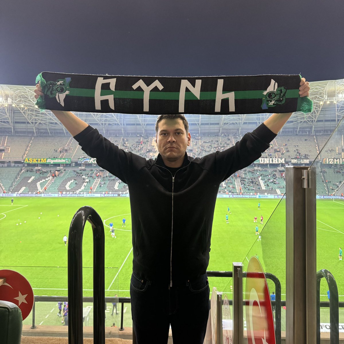 Amatörden Süper Lig’e.
Geri döndü efsane!

ŞAMPİYON KOCAELİSPOR 💚🖤