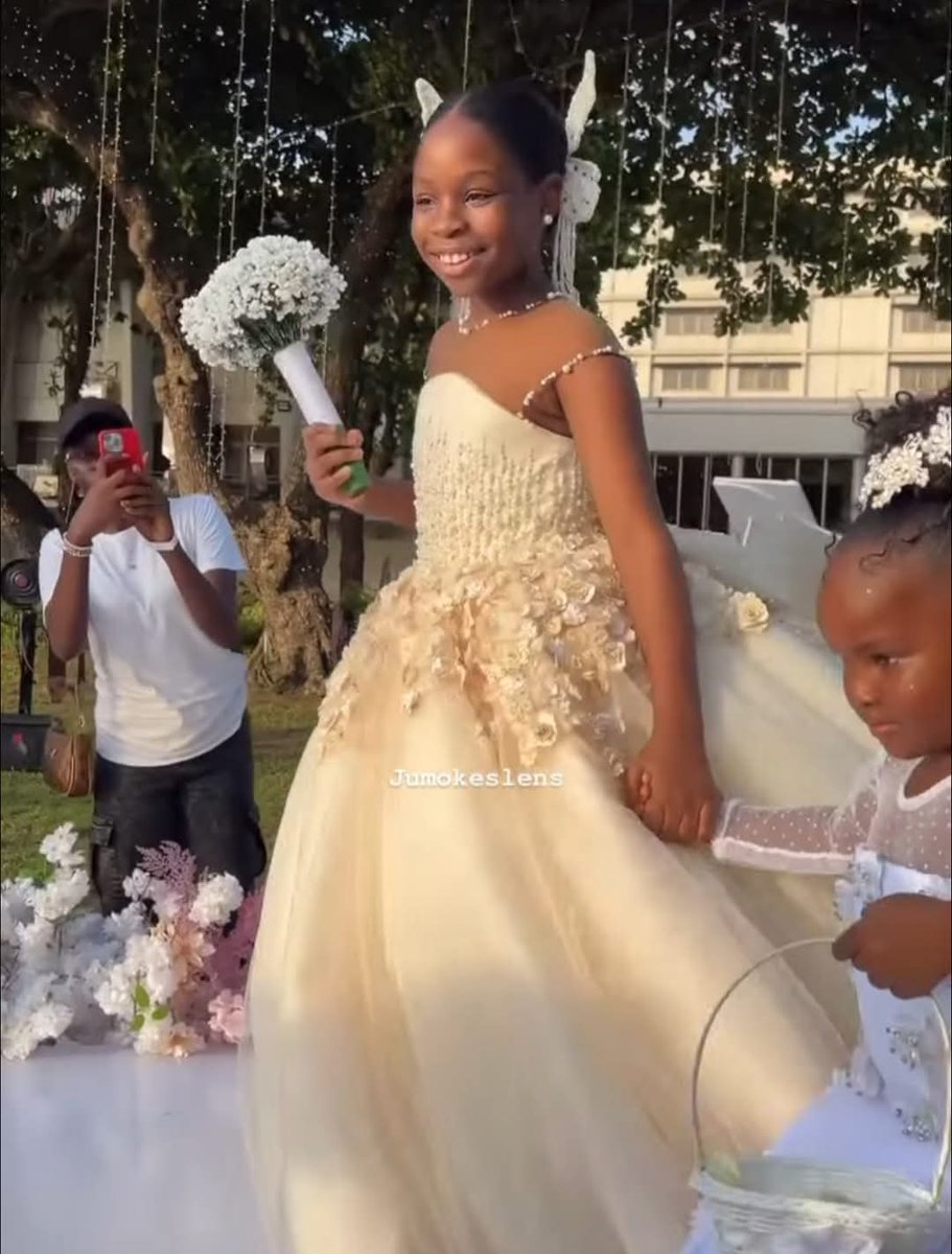 ncelebrityblog's tweet photo. Awww 😍 how adorable!
Just look at Imade Adeleke at Priscilla Ojo’s wedding — she’s the cutest little flower girl ever! 🥰
Such grace and charm at such a young age.
Princess vibes activated! 👑❤️
#ImadeAdeleke #FlowerGirlGoals #JP2025 #CelebrityKids #TooCute #LittleQueen #AdelekeMagic #WeddingOfTheYear
