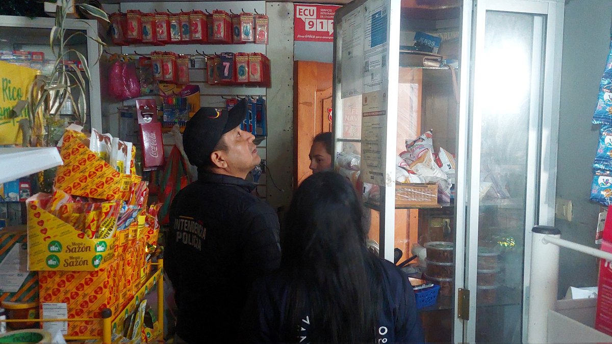 GoberLoja's tweet photo. Además en cojunto con @PoliciaEcuador, #UCOT, #ECU911 y @CruzRoja_Loja participamos del Puesto de Mando Unificado para mantener la seguridad en el Vía Crucis de la parroquia "El Valle".

#ElNuevoEcuadorResuelve https://t.co/MT5hUdsaj3