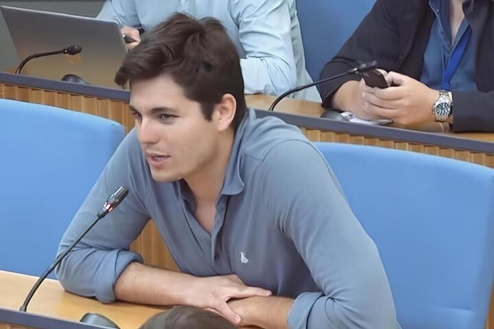 Liberaldig's tweet photo. Todo mi apoyo al periodista Vito Quiles, el único que está haciendo su trabajo. El único que hace las preguntas que nadie hace. Gracias!
@vitoquiles 💪 https://t.co/TWZ3fgQWgf