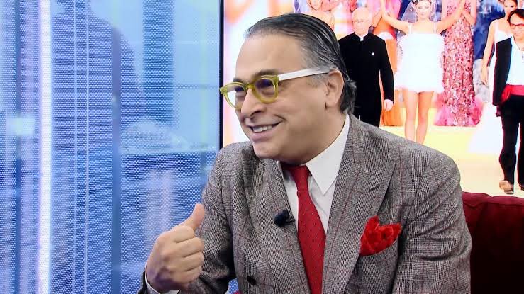 Kezban Hatemi’nin “Nişantaşı'nda gençler iç çamaşırıyla dolaşıyor. Avrupa'da bu kadarını görmüyorum. Et Balık Kurumu'na asılacak haldeler." sözlerine Barbaros Şansal’ın yanıtı:

“Aaa oğlu da öyle dolaşırdı bizim evde ama.”