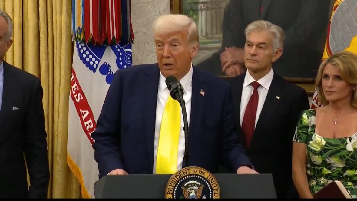 BettinaNow's tweet photo. Trump speaking with bright yellow tie
= 420
You are all going to get what you deserve
We are moving into higher consciousness
Donald Trump to recognize true King David
The heart never lies because it is the seed of God https://t.co/8YOgciz8Cw
