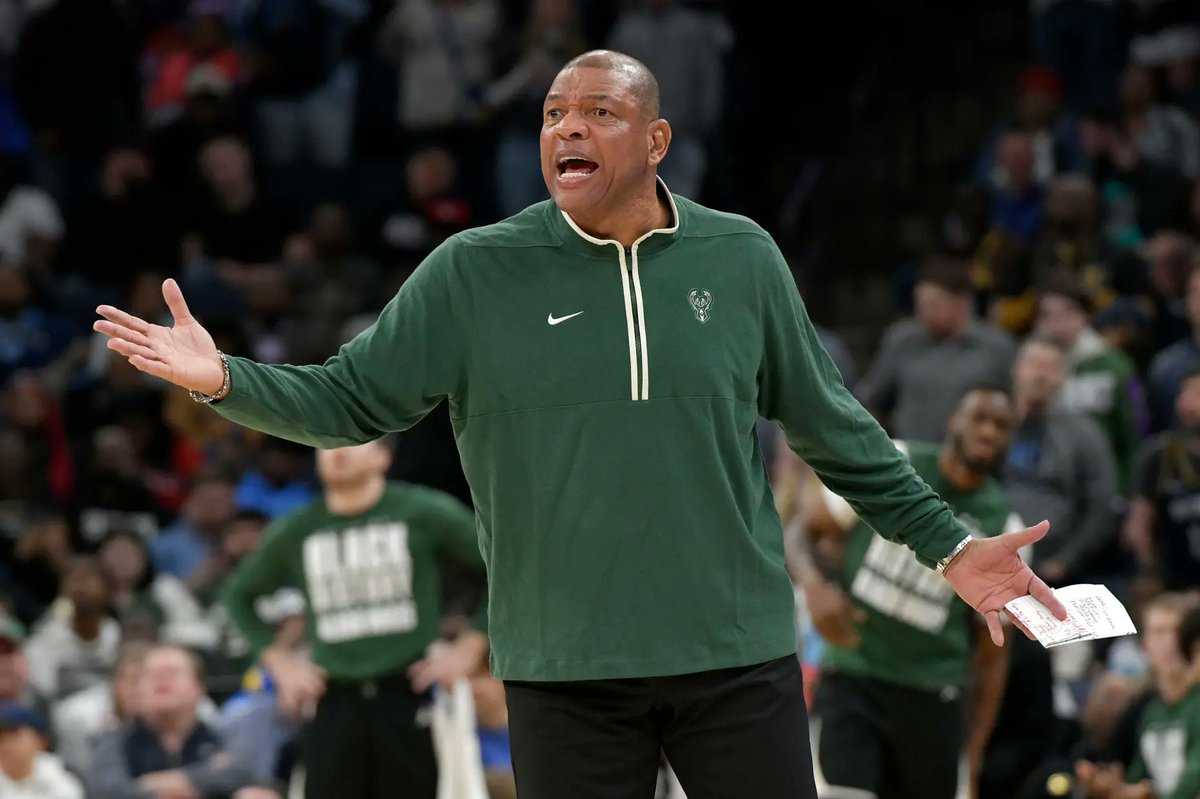 DougNorrie's tweet photo. Don't know whose fault this Bucks performance is

But I know whose fault it isn't https://t.co/iSj54C3cEO
