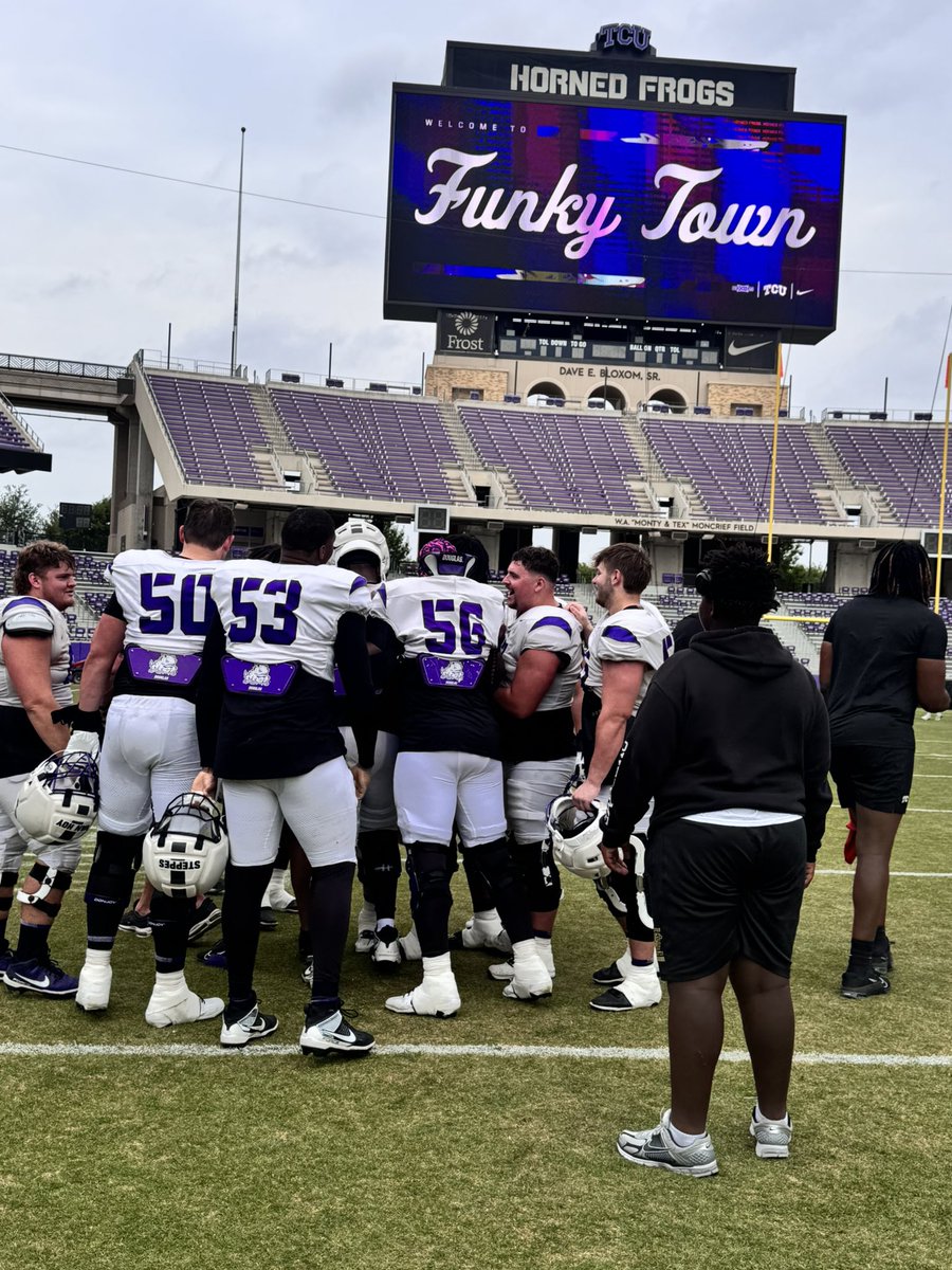 Francisco_Rdz79's tweet image. Thank you @TCUFootball for having me at y’all’s spring ball, and a big thanks to @BGChrisOwens for the invitation @CoachRickerOL
@castillo_ac @CoachCoryBrown @CoachSGonzo