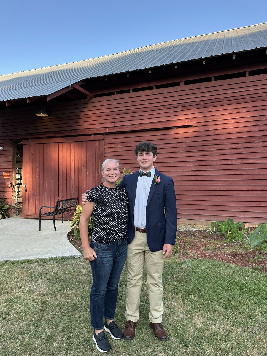 ameliajsimmons's tweet photo. 8th grade Formal - he was invited and had a blast! https://t.co/KqNrL85nC2