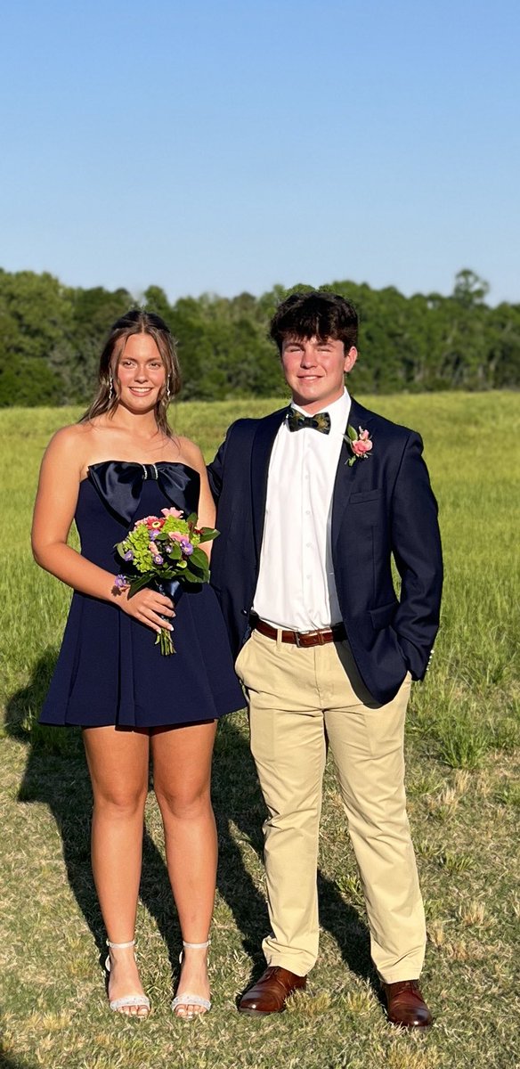 ameliajsimmons's tweet photo. 8th grade Formal - he was invited and had a blast! https://t.co/KqNrL85nC2