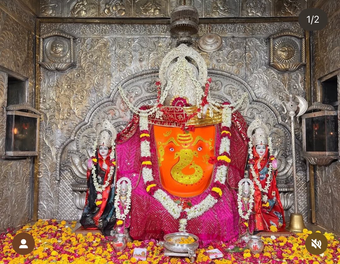 GloryofGanesha's tweet photo. 🙏 💐🌹🍃श्री गणेशाय नमः 🍃🌹💐🙏

श्री खजराना गणेश #इंदौर आज का आरती श्रृंगार दर्शन।

Shri Khajrana Ganesh #Indore today’s Aarti Shringar Darshan.

१७ अप्रैल २०२५, गुरुवार , वैशाख कृष्ण #पंचमी
17 अप्रैल 2025, Thursday, Vaishakh Krishn #Panchmi https://t.co/0MOWau3p2L
