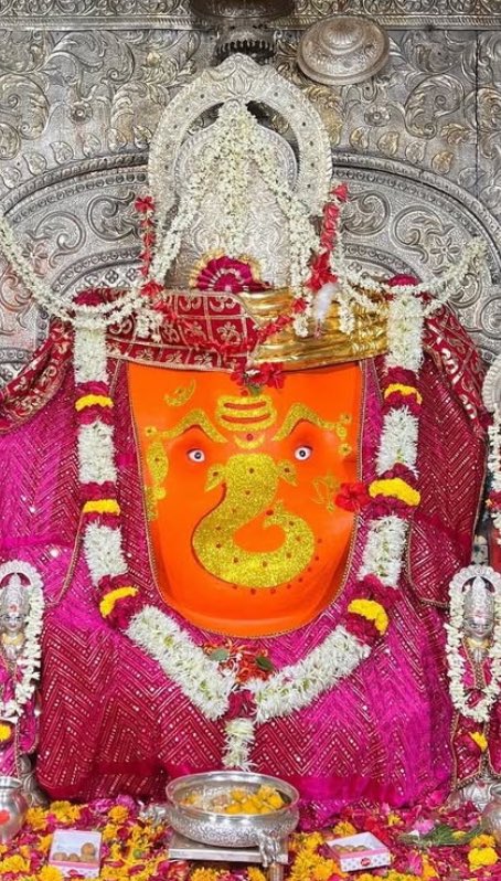 GloryofGanesha's tweet photo. 🙏 💐🌹🍃श्री गणेशाय नमः 🍃🌹💐🙏

श्री खजराना गणेश #इंदौर आज का आरती श्रृंगार दर्शन।

Shri Khajrana Ganesh #Indore today’s Aarti Shringar Darshan.

१७ अप्रैल २०२५, गुरुवार , वैशाख कृष्ण #पंचमी
17 अप्रैल 2025, Thursday, Vaishakh Krishn #Panchmi https://t.co/0MOWau3p2L