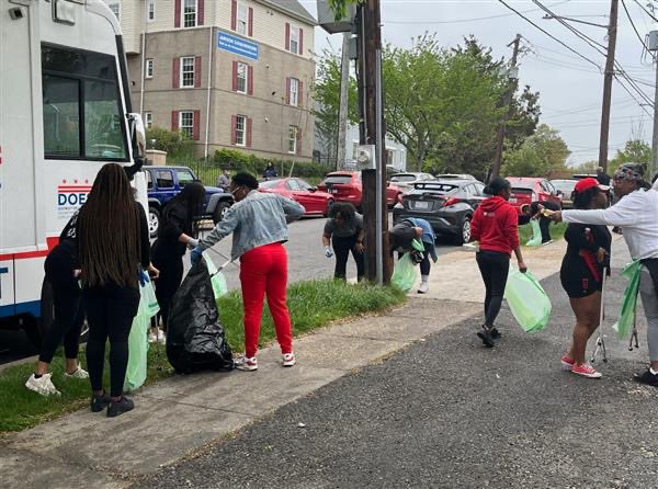 CleanCityDC's tweet image. A massive THANK YOU to all the amazing volunteers for making the 8th Annual Spring Cleanup such a success across all 8 Wards!
#CleanDC #CommunityHeroes



