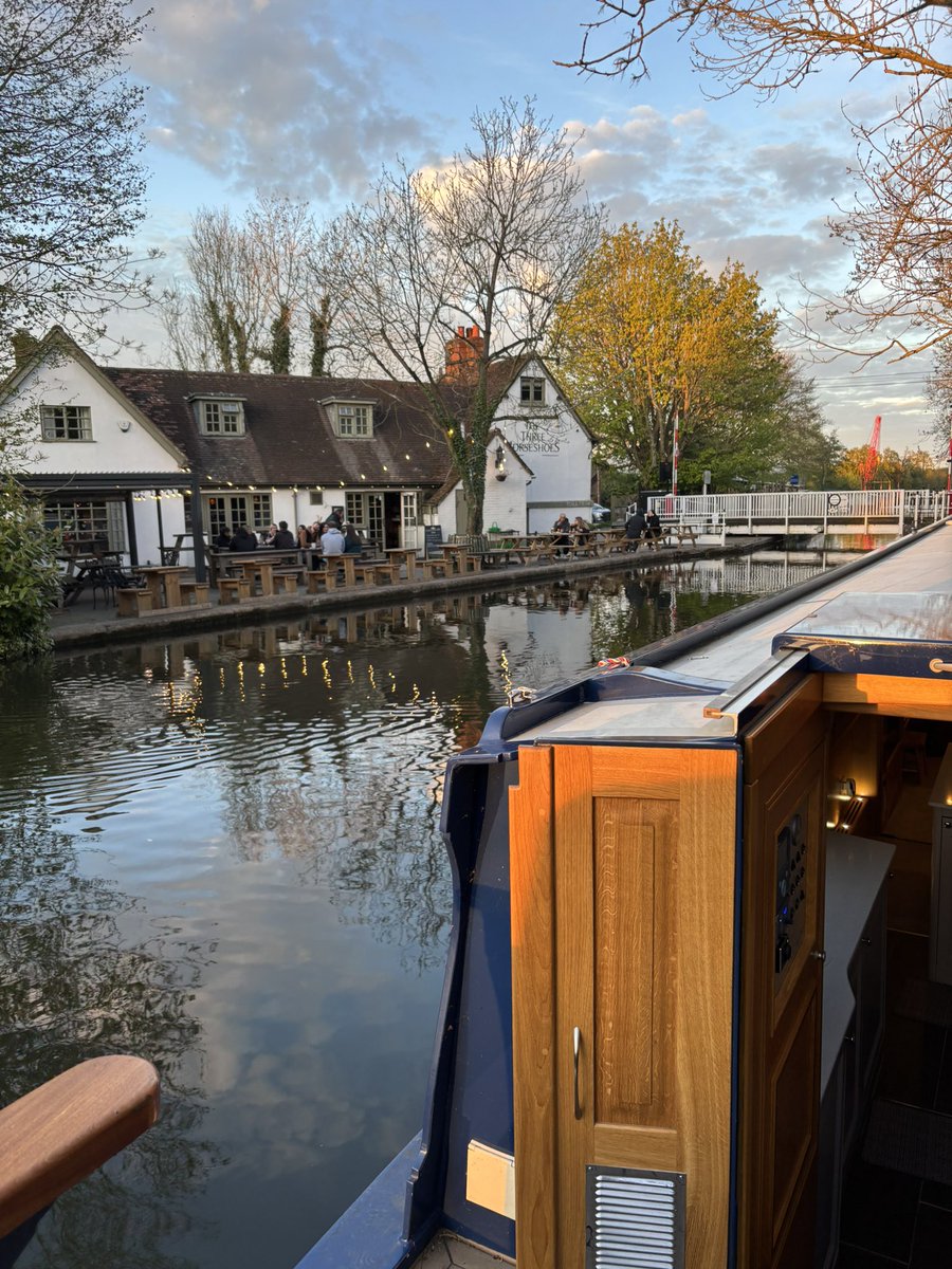 CaptainAMcC's tweet photo. Quite a hike across the bridge for a sundowner, but rude not to I suppose. https://t.co/70M2FAnUeO