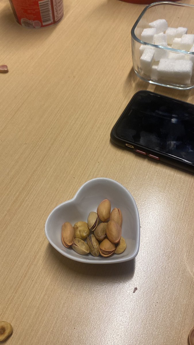 zamanında kavanoz açamayan arkadaşlarım şimdi de sirt fıstığı açamıyor,  yuh beee….