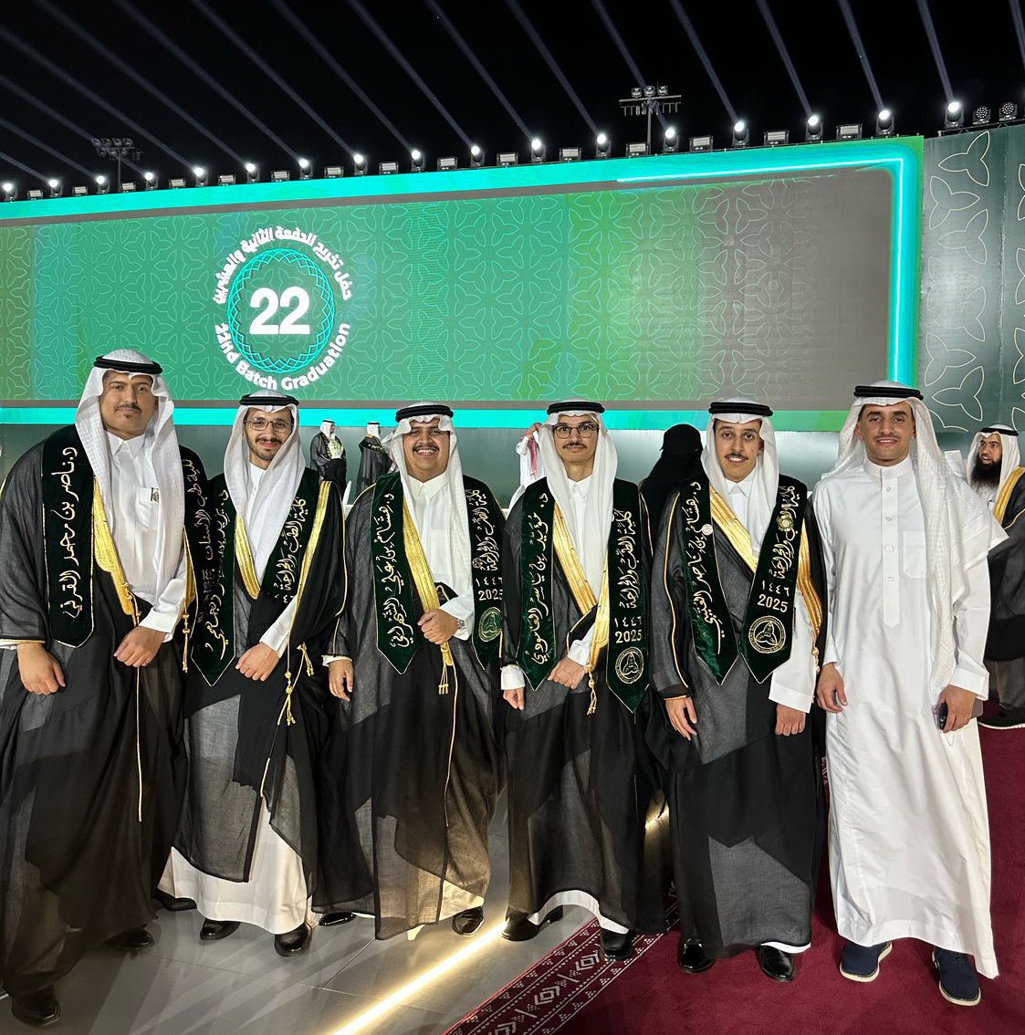HishamHz4m's tweet photo. أما عن رحلتي في الدراسة، فوجدت اصدقاء اصبحوا إخوان، شاركتهم الأيام الصعبه قبل الأيام السعيدة فكانوا سندًا، وكان وجودهم عوناً في جميع مراحل الطريق.

أخيرًا وليس آخرًا، ألف مبروك لأصدقائي على التخرج، وألف مبروك لي على نعمة معرفتكم. كنتم جزءًا جميلًا من هذه الرحلة، وستظلون كذلك❤️ https://t.co/8RsJ21uYNq