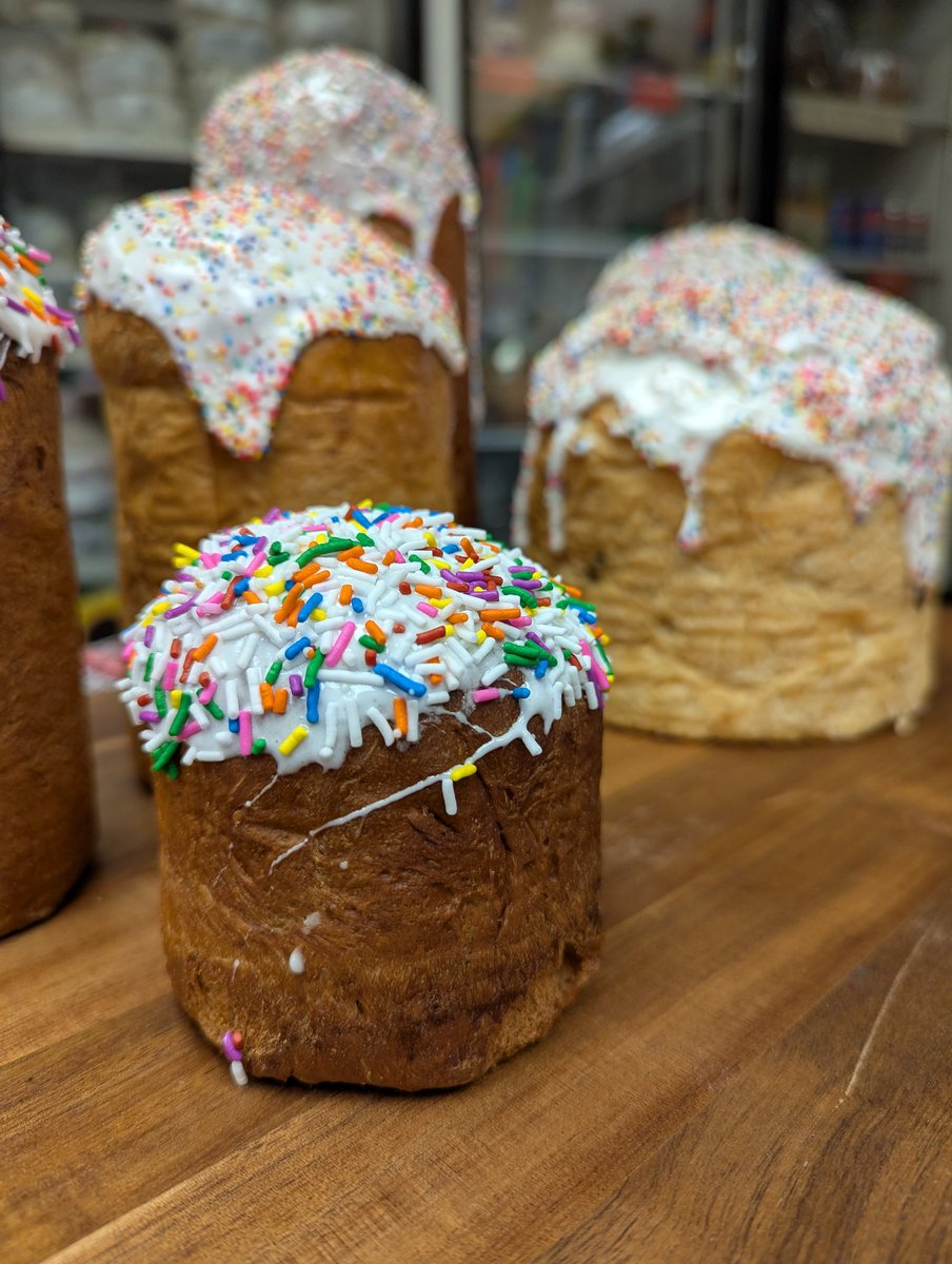 Our ovens are firing all night long for another batch of preservative-free Easter bread – ready for both orders and walk-ins! 🐇
We’re open today until 7 PM and Sunday from 11 AM to 4 PM!