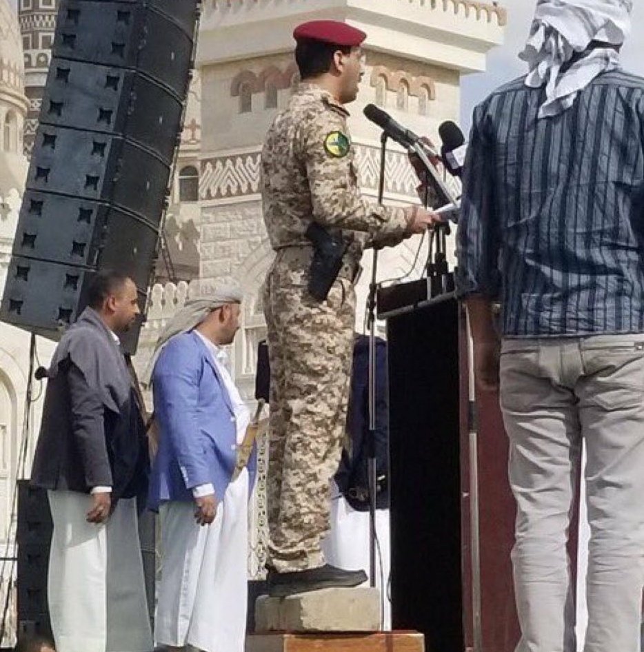 jsager99's tweet photo. @HLC_actual @SprinterObserve I don't know how you would fit this into a bit, but, on size alone, the Houthi spokesman is losing a fist-fight to Franklin. It just endlessly amuses me how this nepo-baby Oompa-Loompa is they guy they put up when they want to talk tough. https://t.co/n4r8zmclbQ