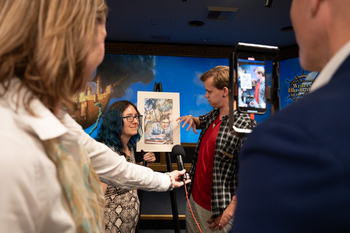 seth_atwater_jr's tweet photo. Pics from the art reveal from last's week's Writers and Illustrators of the future workshops, as well as a run/hike the morning of, which was when I first met the artist who illustrated my story, C.L.Fors

#writersofthefuture #wotf41 #sethatwaterjr https://t.co/x7rT2o7xPN