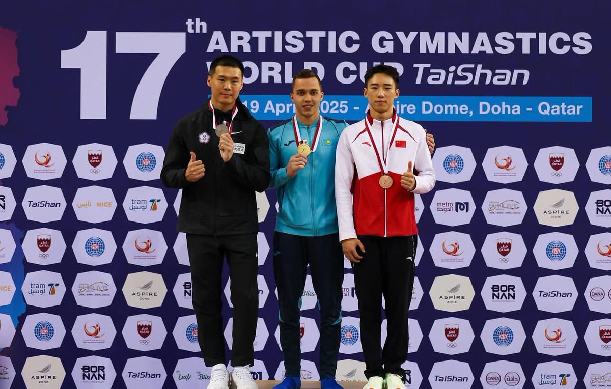 Qatargym's tweet photo. Medal ceremony for the winners of the Men’s (Horizontal Bar) final at the Artistic Gymnastics World Cup (Taishan) competitions,17th edition, Doha - Qatar, April 16-19, 2025 🇶🇦.
 :
🥇 Milad Karimi 🇰🇿 14.500
🥈 Chia-Hung Tang  ,TPE 14.400
🥉 Qi Tang 🇨🇳 14.000 https://t.co/BAKSy2u6Vu