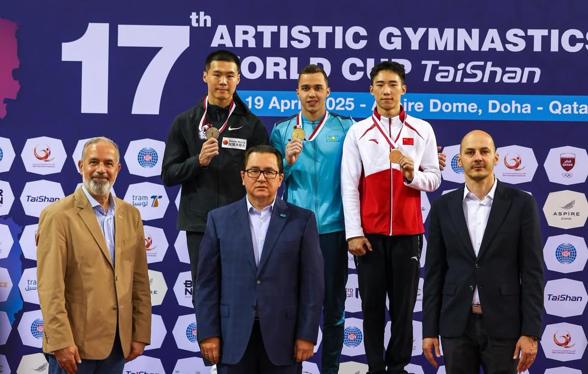 Qatargym's tweet photo. Medal ceremony for the winners of the Men’s (Horizontal Bar) final at the Artistic Gymnastics World Cup (Taishan) competitions,17th edition, Doha - Qatar, April 16-19, 2025 🇶🇦.
 :
🥇 Milad Karimi 🇰🇿 14.500
🥈 Chia-Hung Tang  ,TPE 14.400
🥉 Qi Tang 🇨🇳 14.000 https://t.co/BAKSy2u6Vu