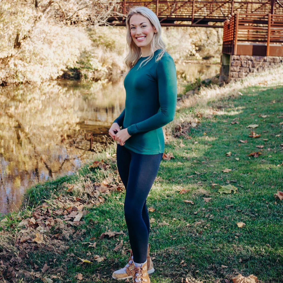 CuddlDuds's tweet image. "These are my go-to styles for walks with my dog &amp;amp; for chasing my kids in the backyard…they are sooo comfortable!” 🤍 @styleherstrong 

Our stretchy leggings, easy fleece tops &amp;amp; more stylish staples are ready for any outdoor activity ✨
bit.ly/CDWomenAll

#LiveInLayers