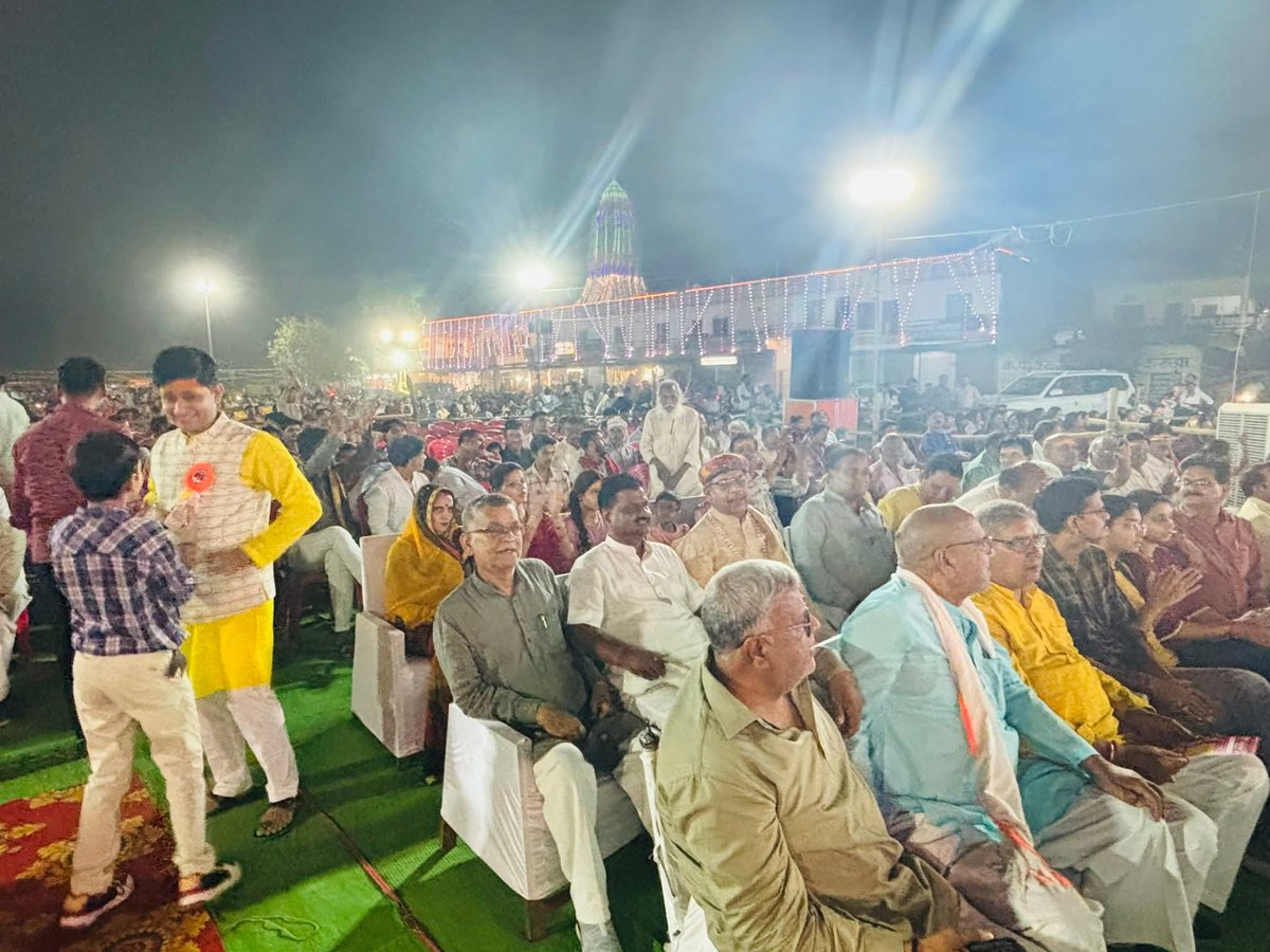 hcrawattbt's tweet photo. तुवन मंदिर प्रागंण में श्री राम लीला हनुमान जयंती महोत्सव समिति ललितपुर द्वारा कैलासवासी पंडित रामस्वरूप देवालिया जी की चतुर्थ पुण्यतिथि पर पंडित सुधीर रावत जी, व्यास जी, के द्वारा होने वाली भजन संध्या आयोजन में पहुंचकर भजन संध्या का धर्म लाभ लिया 
सभी का आभार • https://t.co/ov7KJPwumB