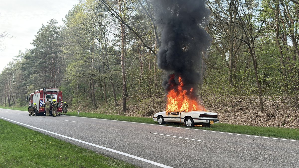 Klassieke cabriolet volledig uitgebrand in Kessel