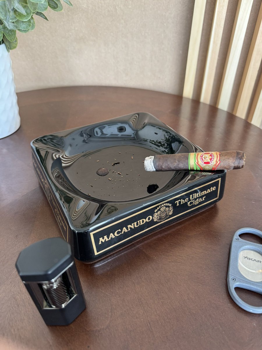 dosramoscigars's tweet photo. @AFuenteCigars Chateau Fuente Maduro #Cigars #CigarLife #CigarAficionado #DosRamosCigars https://t.co/XeABEbf4Cq