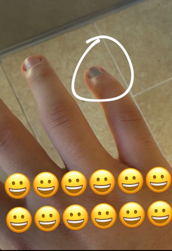 Quacksosc's tweet photo. Dah, Quackity se dejó consumir por su dedo negro.😥 https://t.co/6KvNU7ydtx