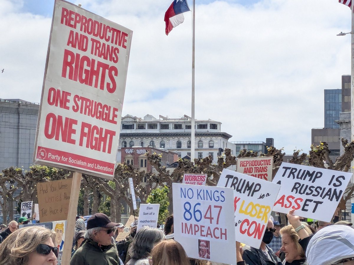 A few pics from the protest/rally today in #SanFrancisco .

#april19 #HandsOff2025 #handsoffprotests #NoKings #NoKingsProtest