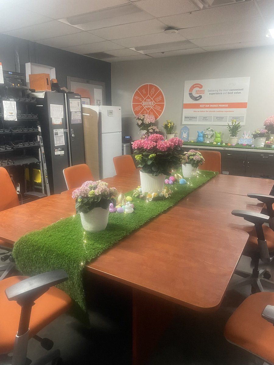 LisaSpe22074022's tweet photo. @JohnMorenoHD @piligueto15 @KarinyThomas2 @SusanMc79457080 @SharptonDavid @BrockDarby1  @ChipElbers Shoutout to Conyers Fun Committee for a very Nice Good Friday Lunch/Meal for ALL Associates.😊 Thank you for making it #gr8at128!  You guys Rock! ! Happy Resurrection Weekend 😊🙏🏽 https://t.co/RcOzClBJnf