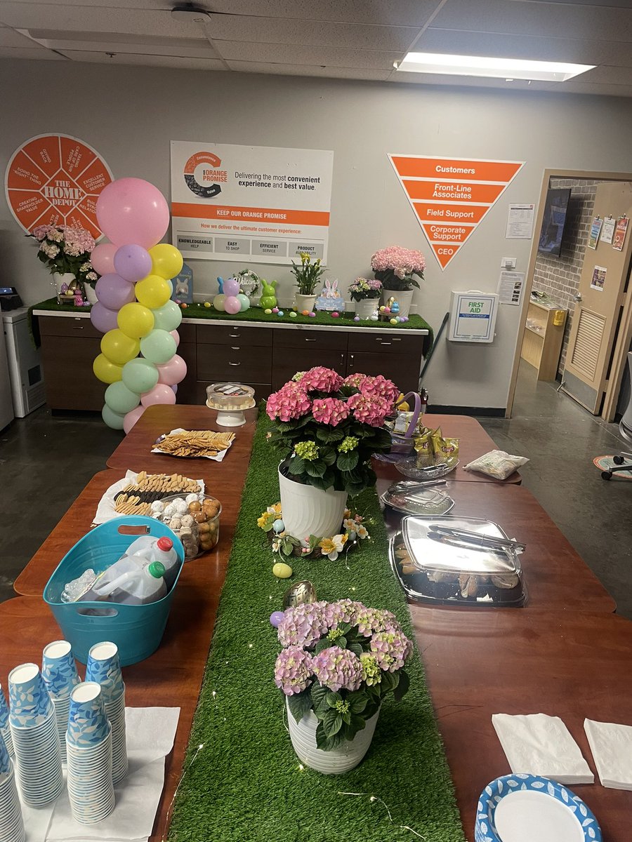 LisaSpe22074022's tweet photo. @JohnMorenoHD @piligueto15 @KarinyThomas2 @SusanMc79457080 @SharptonDavid @BrockDarby1  @ChipElbers Shoutout to Conyers Fun Committee for a very Nice Good Friday Lunch/Meal for ALL Associates.😊 Thank you for making it #gr8at128!  You guys Rock! ! Happy Resurrection Weekend 😊🙏🏽 https://t.co/RcOzClBJnf