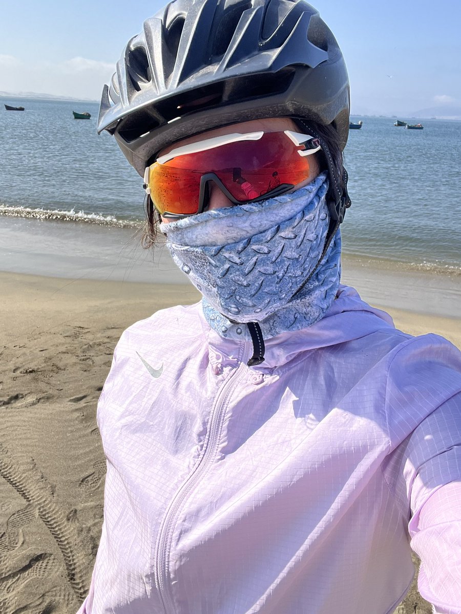 SheyAbad's tweet photo. Me doy dms risa me verán con todos los implementos de cletera profesional con una bici ya no ya, pero aquí su amiguita usa un escalóncito para tomar impulso 🤡😅 https://t.co/4olWRK0GeK