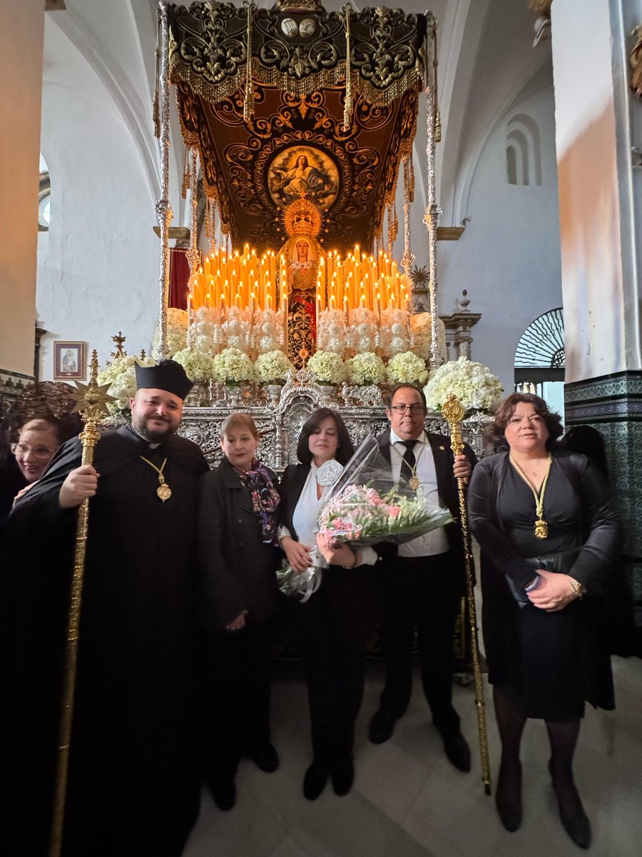 Virginiaperez11's tweet photo. Gracias @maruhuevar, alcaldesa de #HuévardelAljarafe por la cariñosa acogida hoy en su pueblo en la ofrenda floral a la Virgen de la Soledad Coronada de Huévar. Gracias a su Hermano Mayor, al Párroco y a todos l@s herman@s a los que llevaré siempre en mi corazón. Gracias. https://t.co/JcYnKqqAVy