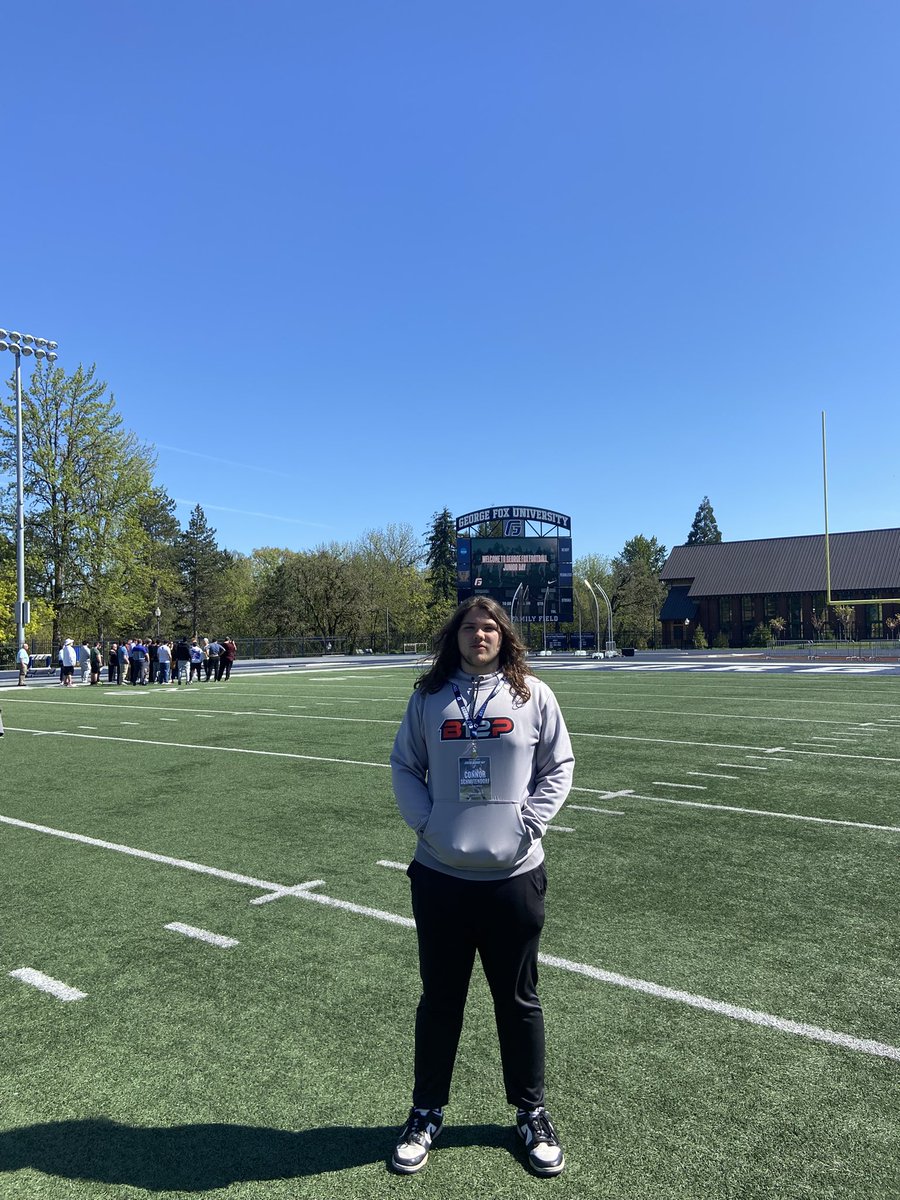 ConnorSchmiten1's tweet photo. Thank you @CoachQuinnSmith for having me out at George Fox University for junior day! Enjoyed talking to the coaches and seeing my old teammates.
@CoachMondt @B12PFootball @bgtigerstrength https://t.co/XXhKQQSoIf