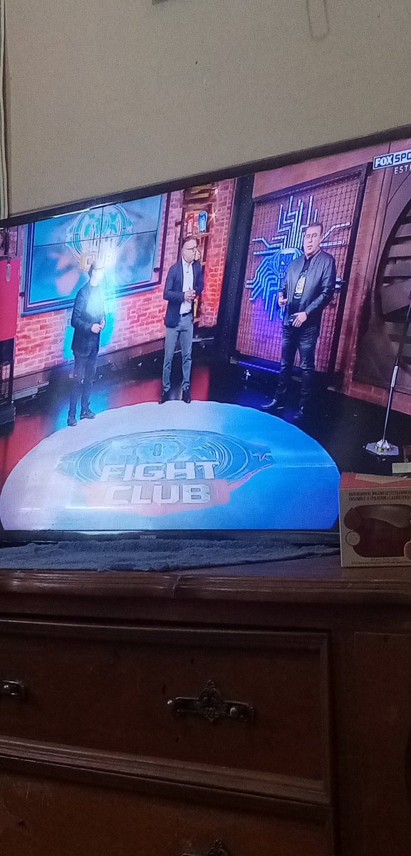 Girlsports3's tweet photo. Me perdi dos narraciones tuyas pero presente viendote en #FoxFightClub @FerBastien 😂❤️😘 https://t.co/pcrI6s0ilb