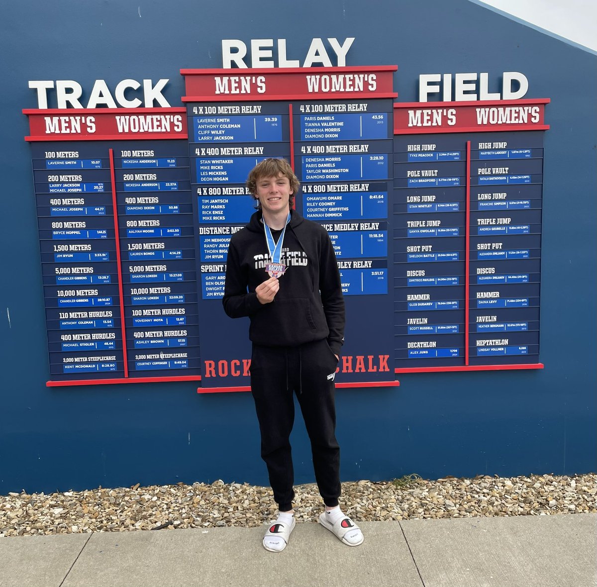 Hayden Hall finishing 8th place in the 110 hurdles at the KU Relays!