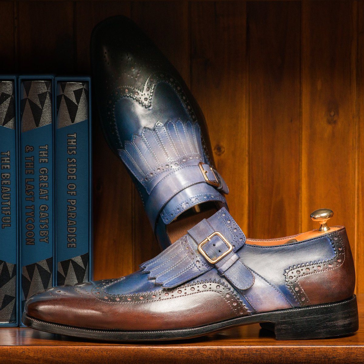 paulparkman's tweet photo. Paul Parkman Kiltie Monkstraps Blue & Brown
Website : https://t.co/oeruxkNktO
#paulparkman #shoeporn #monkstraps #luxuryshoes #bespoke #menstyle #menswear #handmadeshoes #monkstrapshoes #mensfashion #doublemonkstrap #mensdressshoes https://t.co/vARAiMKWxk