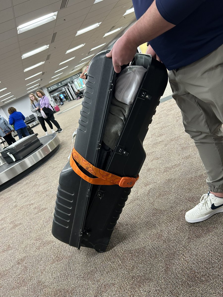 JakeKlinck's tweet photo. Fun fact, never check golf clubs or golf bags that were gifts, prizes or bought with cash, on @Delta. My golf case was smashed to pieces and my driver was lost since the case was was open, and now delta is refusing to compensate me for the losses because I don’t have receipts. https://t.co/mhnixs35fp