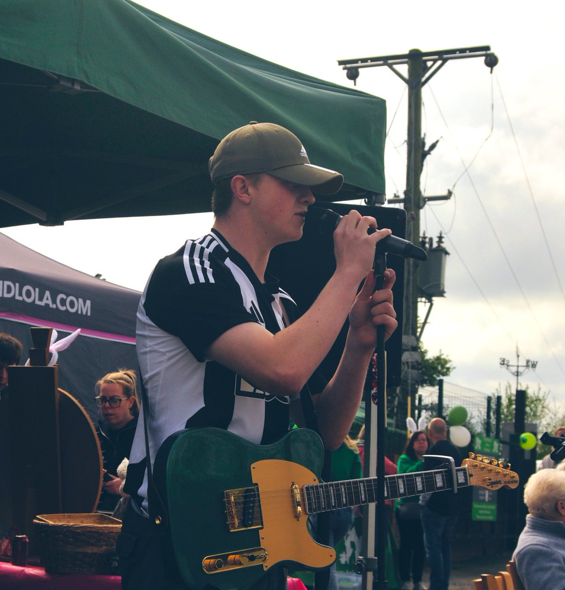 An altogether good day with the family. Decent weather for a bank holiday, good crowd. Kid only forgot his lyrics a few times 😂