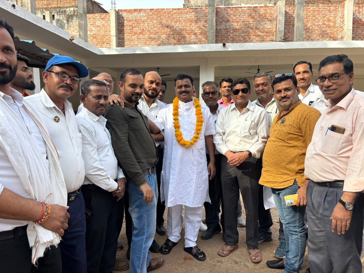 hcrawattbt's tweet photo. आज तहसील सभागार तालबेहट में बार संघ द्वारा भव्य सम्मान समारोह  में स्नेह पूर्वक स्वागत से अभिभूत हूँ। में बार संघ के सभी लोगों का हृदय से आभार व्यक्त करता हूँ। https://t.co/dDlbqfHqUj