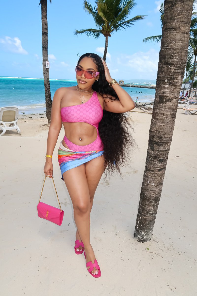 Shanzi_a's tweet photo. Baddest Beach 💕. #VacaeWeekend https://t.co/kkEAVXERir