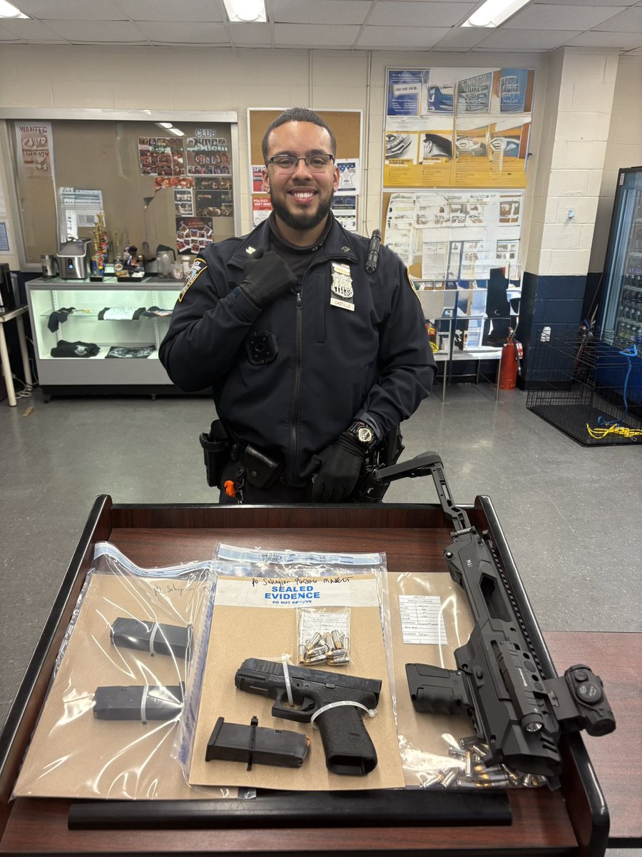 NYPDnews's tweet photo. What started as a simple traffic stop for an improper turn, led to the removal of an illegal firearm from the streets of NYC.

Officer Castillo was addressing traffic conditions in the @NYPD34Pct when his keen observations led to an arrest of a suspended driver with a loaded gun. https://t.co/RM1eqJR5Kq