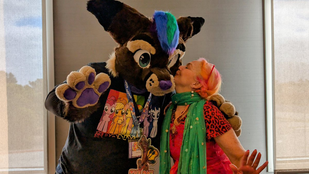 tyedyecabbit's tweet image. A huge thank you to @Elley_Ray @TabithaG67327 @AndreaLibman and @AshelighBall for taking pictures with me at the final @BABSCon. This was truly amazing and Thank you from the bottom of my heart and here is to hopefully one day working with you all in the vocal booth #voiceactor