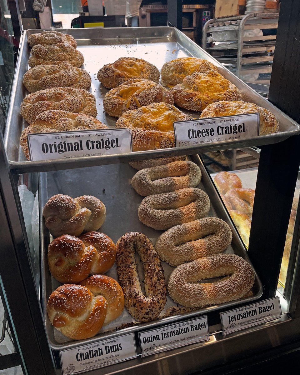 eatingyyz's tweet photo. Hungry for something and need taste? 😁 Opened in 1986 St. Urbain Bagel Bakery in St. Lawrence Market (@OldTownToronto) has been serving up tasty sandwiches and bagel delights. We've been going for years but heard about a 'craigel' that is a croissant/bagel mix and it's so delicious! We also saw a chocolate chunk cookie dough croissant and that is so next level we had to restrain ourselves haha. Time to eeeat! Had yet? I ate it as is while watching everyone in line get more haha! 😆

ℹ St Urbain @StLawrenceMkt 
📍 95 Front St E, Toronto
☎ 416-364-8305
📷 @eatingyyz
➕ Cheddar Craigel ($4.50)

What are your favorites at St Urbain? 😁

#sturbainbagel #oldtowntoronto #craigel #stlawrencemarket #takeoutto #tastetoronto #torontolife #toronto #narcitytoronto #tofoodies #curiocitytoronto #gtaeats #foodietoronto #416food #tocravings #yyzfoodies #torontofoodie #yyzfoodie #yyzeats #torontofoodbloggers #torontofood #torontofoodies #torontotakeout #torontoblogger #torontoeats #eatingyyz