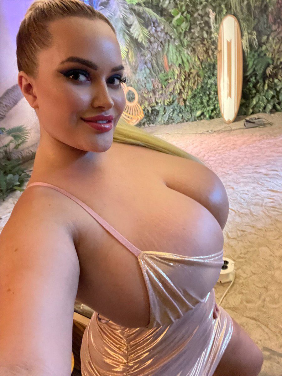 Chat with me here 🥰👉🏻

onlyfans.com/olyria_vip/c3