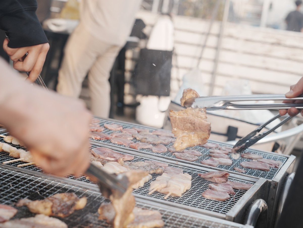 【4月19日】

新入生歓迎会でした❕

美味しいお肉を沢山食べて、沢山お話をして、、💭
交流が深められる良い機会になったと思います🍖

改めて今年度のトロンボーン研究室をよろしくお願いいたします🙇🏻‍♀️