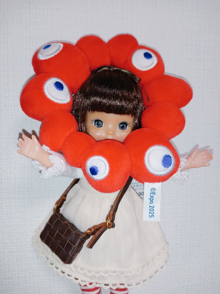 27272272722's tweet photo. ミャクミャクさんのロゴマーク…「いのちの輝き」マスコットを買いました。
「ミャクミャクさん」になりきった?!かなこちゃんです😆✨
#tinybetsy https://t.co/eQIugqjDXq