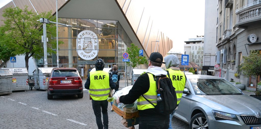 Preko 100 sati blokade RTS-a.

A redari? Preko 100 sati na nogama – naši ljudi, naša snaga.

RTS može da ćuti, ali mi nećemo.

Dok vi ignorišete stvarnost, mi je pravimo. Na ulici.❤️