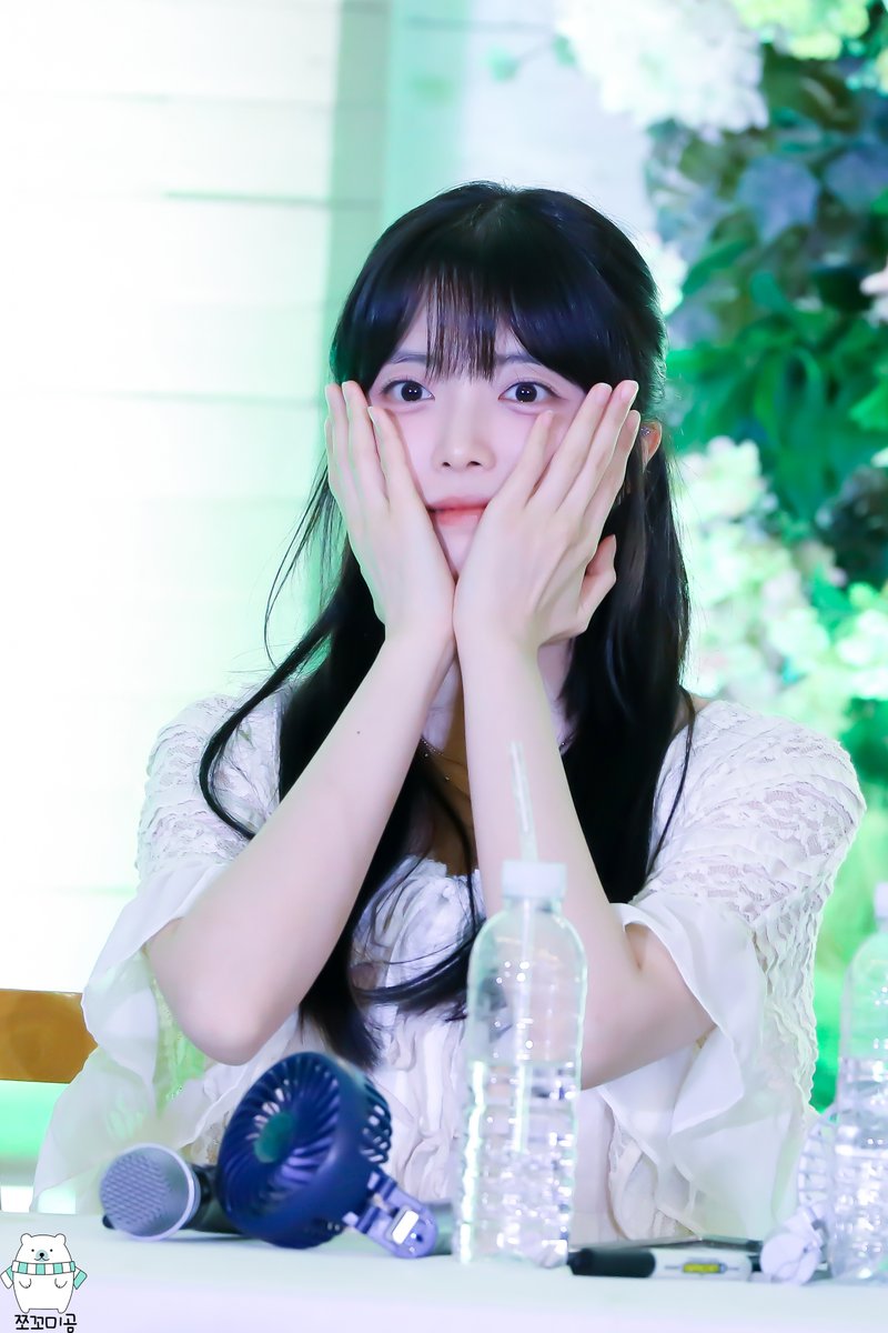 Wecrush0808's tweet photo. 수연아 생일축하해
키링들을 위해 유튭커버도 올려주고 팬미팅도 해주어서 너무 고마워 또 다시 만나기를 바래 항상 응원중이야
#HBD #HAPPYSUYEONDAY
#해피수연데이 #지수연 #JISUYEON
#WekiMeki #위키미키 @suye_on2wl @BOMNAL_OFFICIAL https://t.co/EG5dZK2Txk
